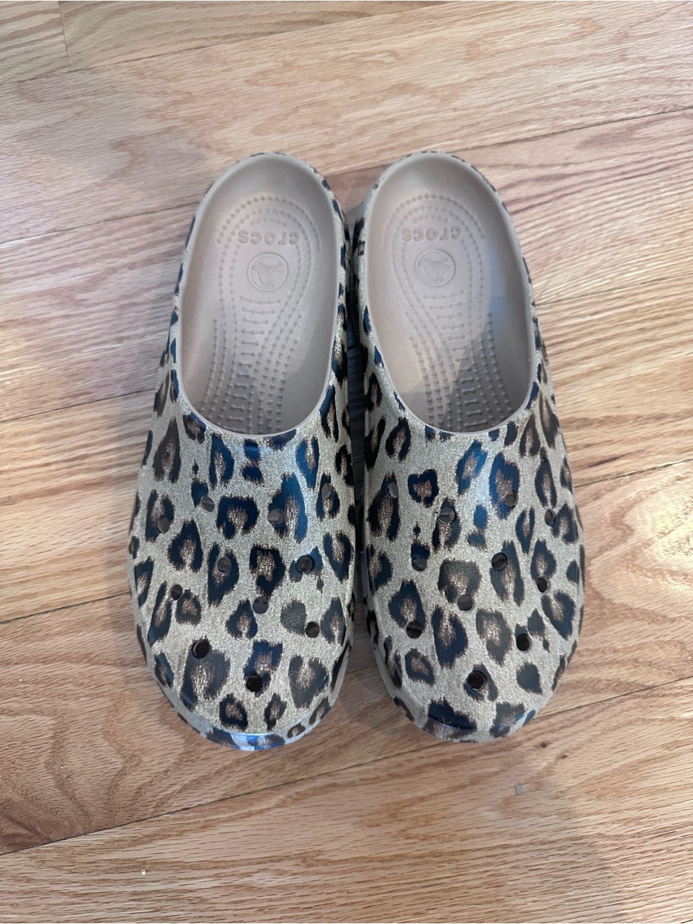 NWOT CROCS Freesail Leopard clog Women's size 10